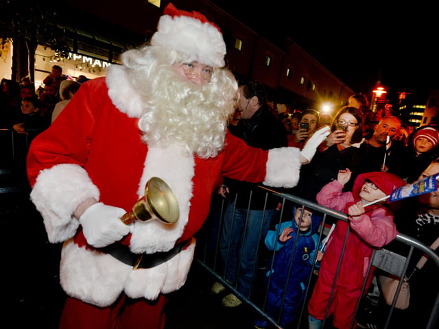Santa arrival and Christmas lights switch-on at Priory Meadow 2016. SUS-161118-101224001