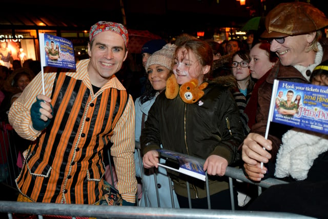 Santa arrival and Christmas lights switch-on at Priory Meadow 2016. Panto star Ben Watson. SUS-161118-101148001