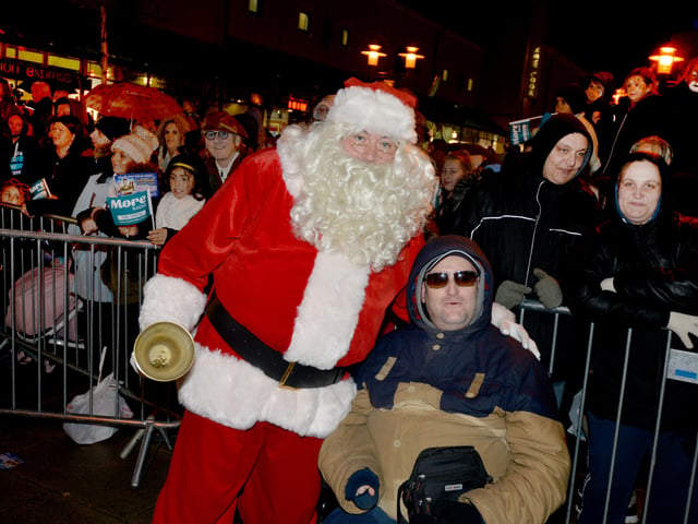 Santa arrival and Christmas lights switch-on at Priory Meadow 2016. SUS-161118-101236001