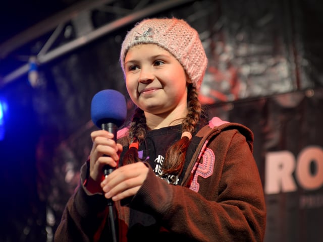 Santa arrival and Christmas lights switch-on at Priory Meadow 2016. SUS-161118-100829001