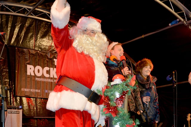 Santa arrival and Christmas lights switch-on at Priory Meadow 2016. SUS-161118-101324001