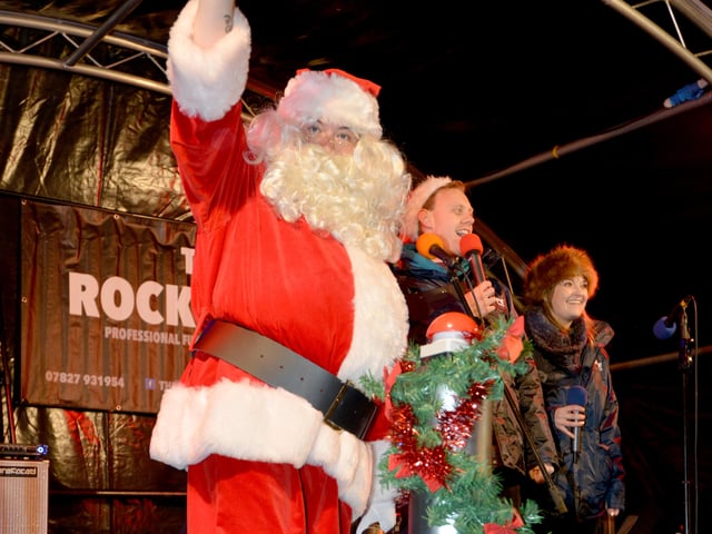 Santa arrival and Christmas lights switch-on at Priory Meadow 2016. SUS-161118-101324001