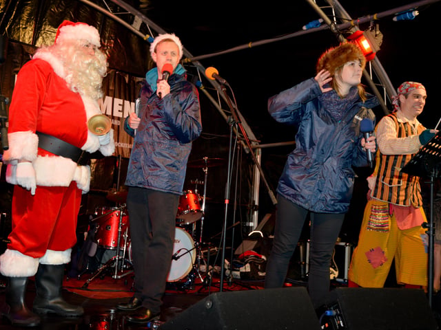 Santa arrival and Christmas lights switch-on at Priory Meadow 2016. SUS-161118-101301001