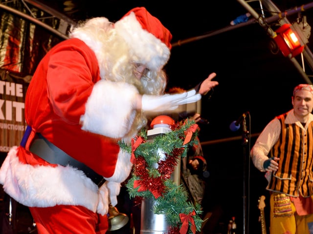 Santa arrival and Christmas lights switch-on at Priory Meadow 2016. SUS-161118-101313001