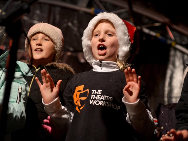 Santa arrival and Christmas lights switch-on at Priory Meadow 2016. SUS-161118-101016001