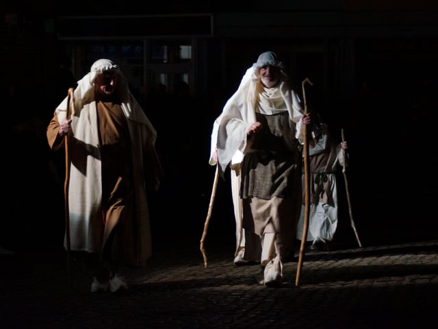 Market Rasen Christmas Mime 2021 EMN-211220-214243001