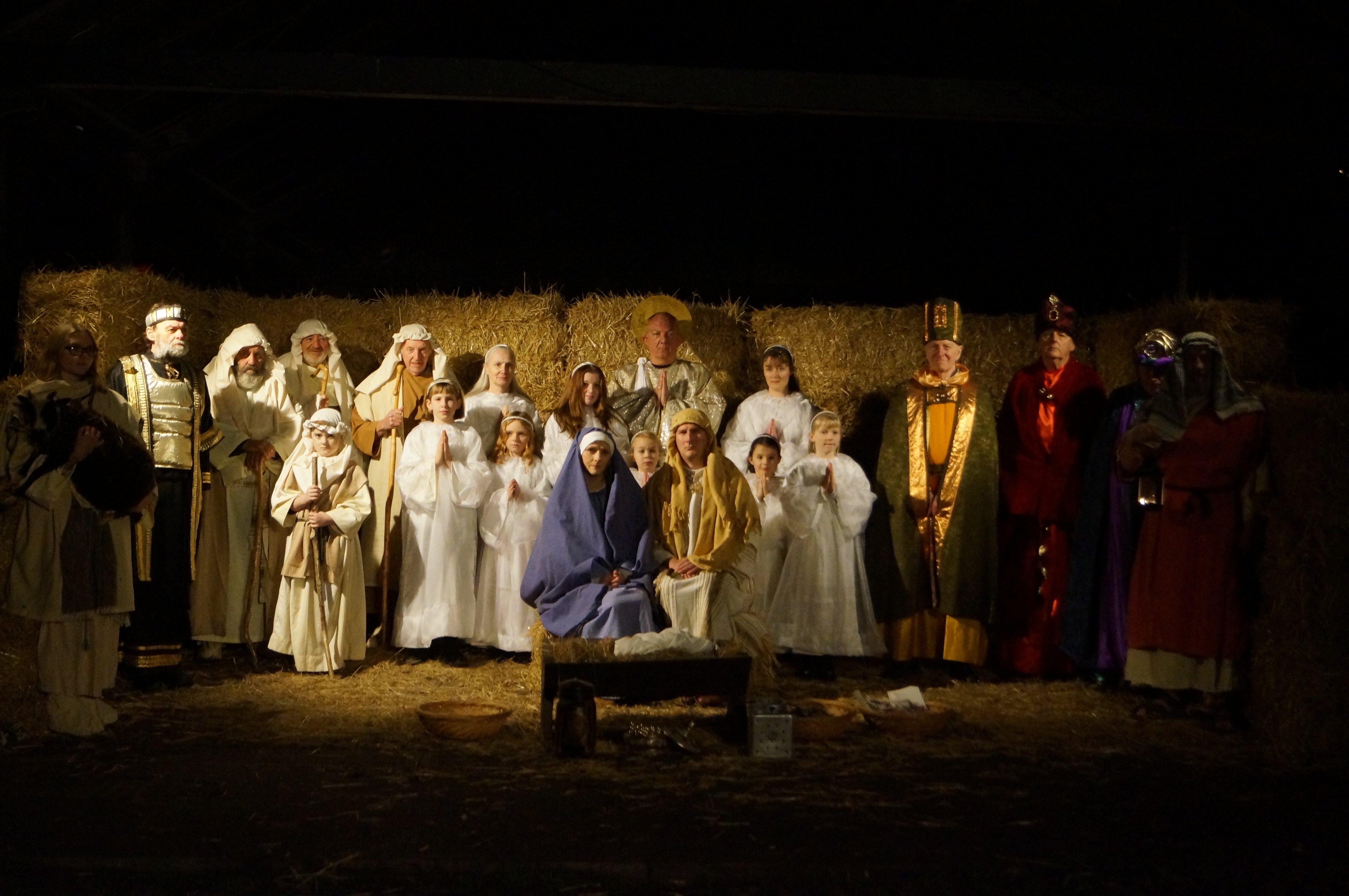 Market Rasen Christmas Mime 2021 EMN-211220-214159001