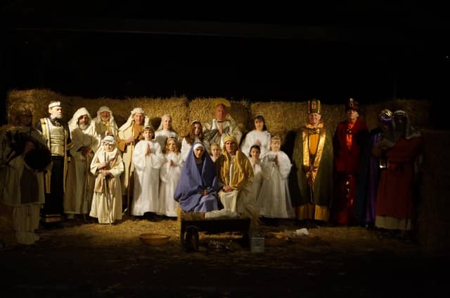 Market Rasen Christmas Mime 2021 EMN-211220-214159001
