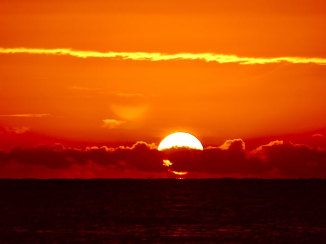 Sunrise at Fisherman's Green on December 11, taken by John Stillwell using a Canon EOS 700D with a polarising filter SUS-211221-135103001