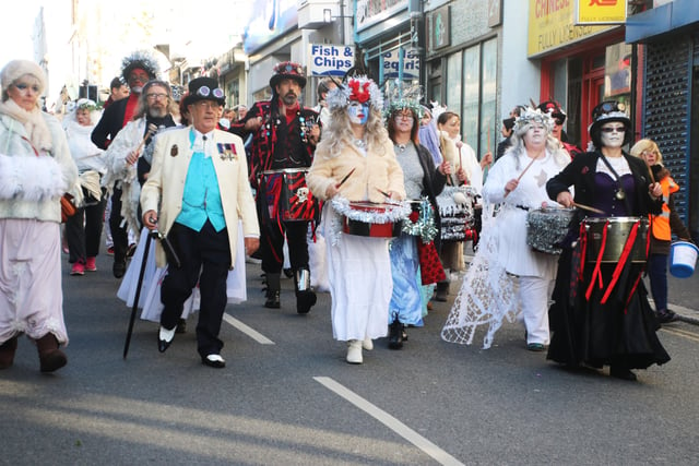 St Leonards Frost Fair. Photo by Roberts Photographic SUS-171126-131945001