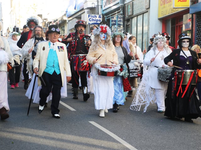 St Leonards Frost Fair. Photo by Roberts Photographic SUS-171126-131945001