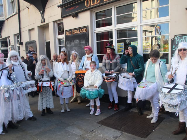 St Leonards Frost Fair. Photo by Roberts Photographic SUS-171126-132350001
