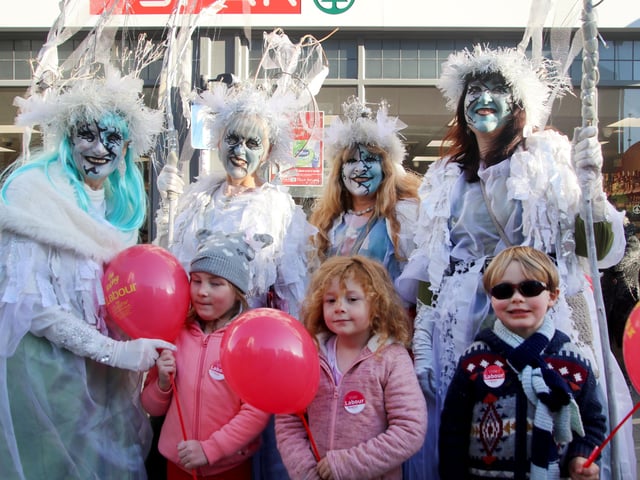 St Leonards Frost Fair. Photo by Roberts Photographic SUS-171126-132537001