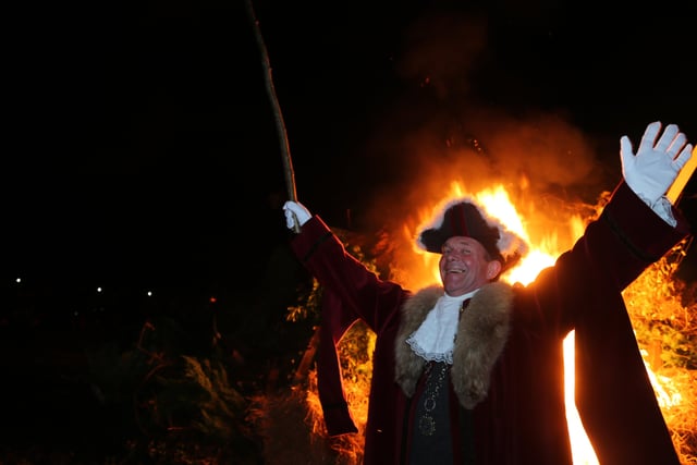 Cuckfield Mayor Andy Leask celebrating the traditional lighting of the bonfire at Cuckfield Bonfire 2021. SUS-210811-160938001