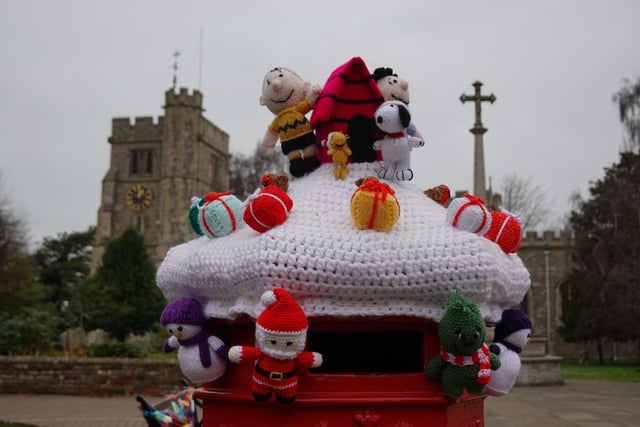 Snoopy inspired postbox topper