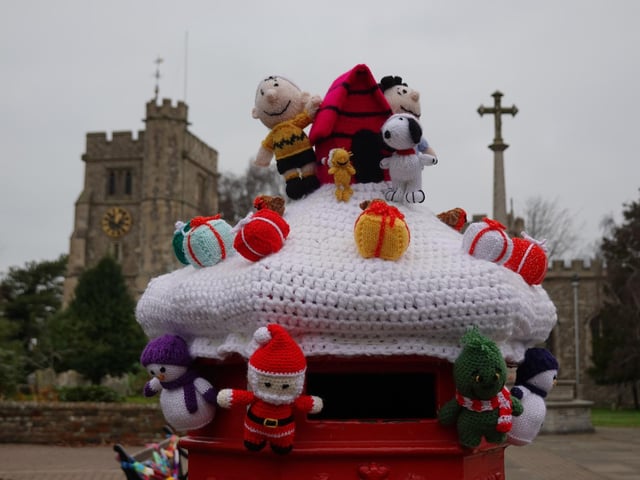 Snoopy inspired postbox topper