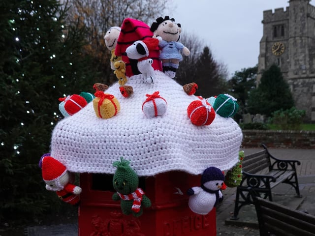 Festive postbox topper