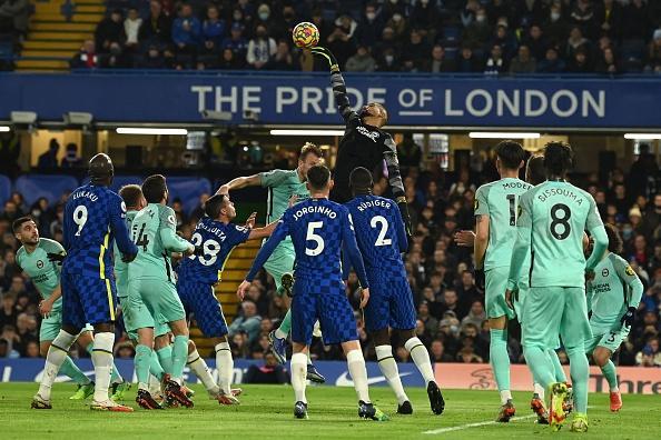 Flapped at a corner on 16 minutes but was saved by the post. Smart save at near post to deny Mount but no chance with Lukaku's header