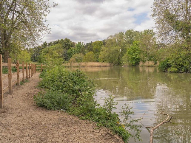 Gary said: "There is actually lots to like about Eastfield Park for dog owners. Free parking and decent number of waste bins are welcome. A lake that some dogs will love. Is popular with lots of users at certain times. In summary Eastfield Park is a pretty solid option for anyone living nearby who is looking for somewhere to walk the dog. The two things that stuck in my mind about the place was how well maintained it was (lack of litter) and how relaxing it feels (because of the all the large trees)."

Overall rating 4.5/5