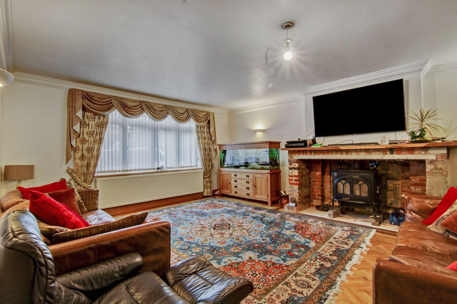 The property must be viewed to fully appreciate the accommodation on offer and the quality of the finish which includes oak architraves and internal doors.