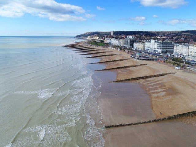 Eastbourne. SUS-211116-140728001