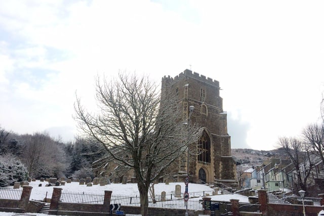 Snow pics in Hastings Old Town 27/2/18 by Andy Hemsley SUS-180227-104019001