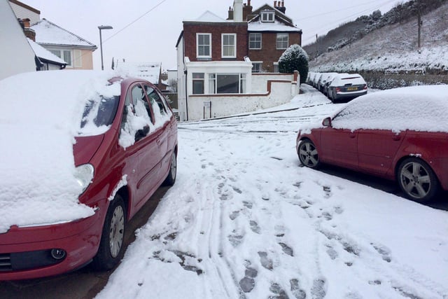 Snow pics in Hastings Old Town 27/2/18 by Andy Hemsley SUS-180227-104041001