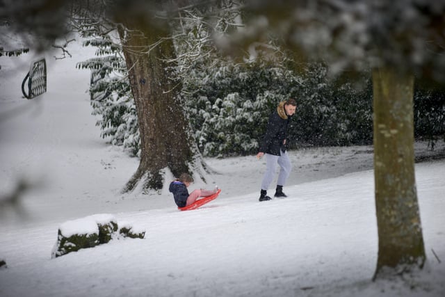 Snow 27/2/18 around Alexandra Park, Hastings. SUS-180227-103656001