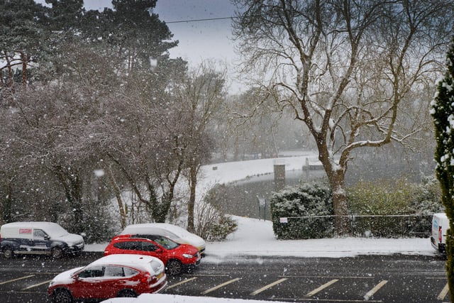 Snow 27/2/18 around Alexandra Park, Hastings. SUS-180227-103146001