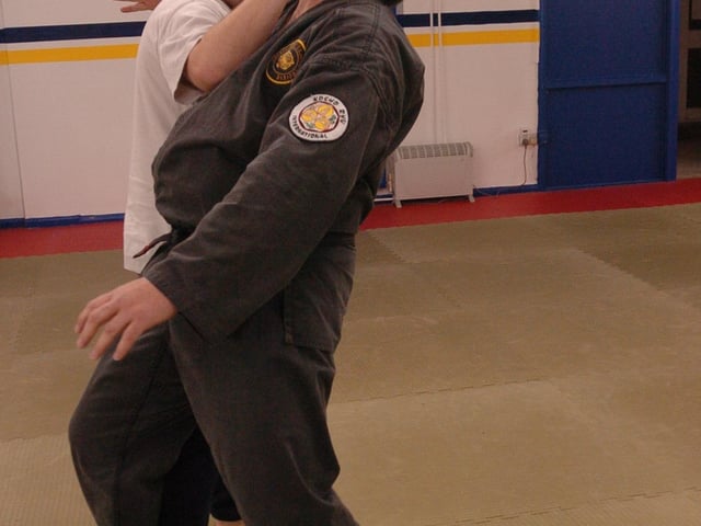 How to Goshin Ryu Kempo Jujitsu at Dogsthorpe Martial Arts Acdemy, Dogsthorpe Road, with Duncan Hall.Duncan demontsrates throw 'Outside Hock' on Paul King