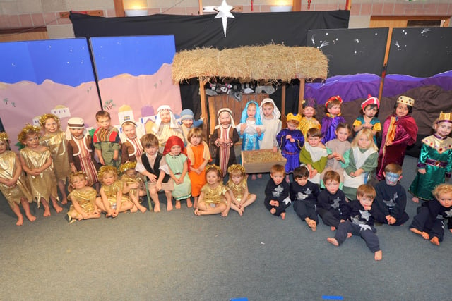27/11/13- 'This is My Gift' -Vinehall 
School Nativity by Nursery, 
Kindergarten and Reception 
Children ENGSUS00120131127141916