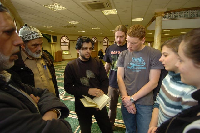 German exchange students, linked with AMVC, on a tour of Gladstone Street mosque. 
Faisal Mahmood, on committe for youth group at mosque, talking to students in 2007.