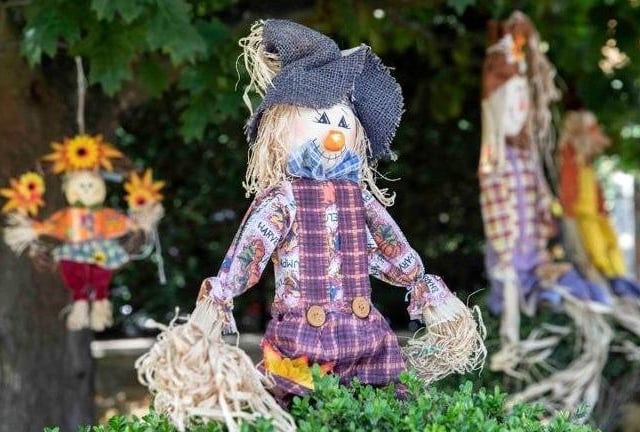 Question 17

Thousands flocked to the annual Scarecrow Festival in a village near Northampton in September.

But where does it take place?