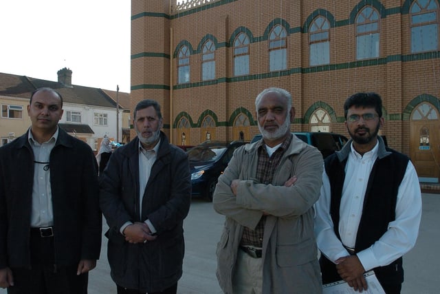 Mohammed Safraz, Gulbhar Khan, Munawar Khan and Ali Asghal
 launching an appeal at the Masjid Ghousia mosque in Gladstone Street in 2005.