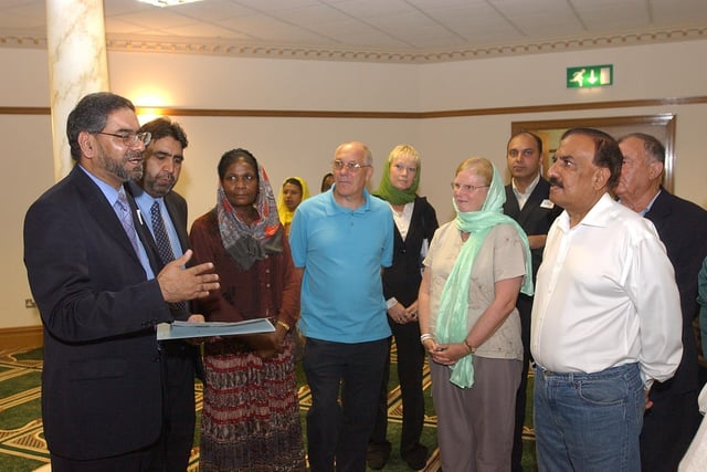 Visit to mosque at 406 Gladstone Street, as part of National  Heritage event, visitors met with mosque users and were given a tour in 2005. 
(Left) Ansar Ali welcomes guests.