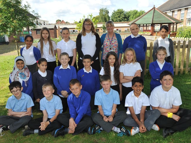Year 6 leavers Y614 Mrs Jones and Mrs Bonnaud's class at Abbotsmede primary school EMN-140625-143434009