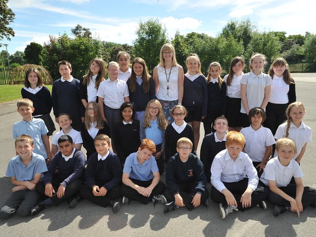 Year 6 leavers Y614 Eyrescroft Primary school Mrs Remnant's class EMN-140626-155524009