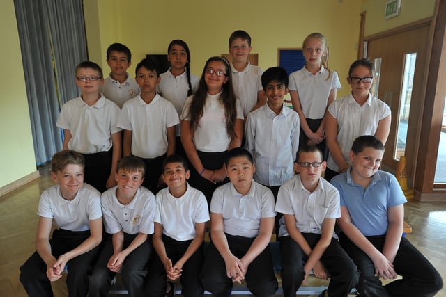 Y614 Year 6 pupils at Paston Ridings  primary school. Miss  Hornett's  class. EMN-140618-164952009