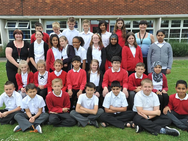 Y614 Year 6 pupils at Dogsthorpe junior  school,     Miss Bland's  class EMN-140620-162158009