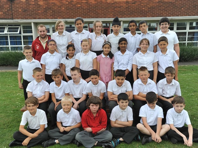 Y614 Year 6 pupils at Dogsthorpe junior  school,     Mr Tootal's  class EMN-140620-162222009