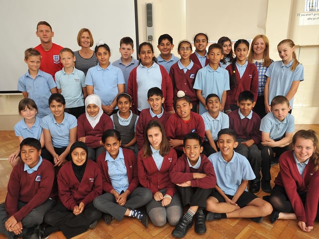 Year 6 leavers Y614 Milton Class at Fulbridge Academy EMN-140624-150110009