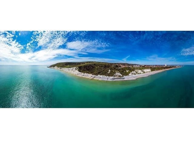 Top 30 shots in and around Eastbourne by Tadas Kam. SUS-220501-164123001
