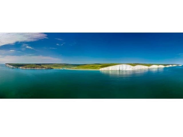 Top 30 shots in and around Eastbourne by Tadas Kam. SUS-220501-164405001