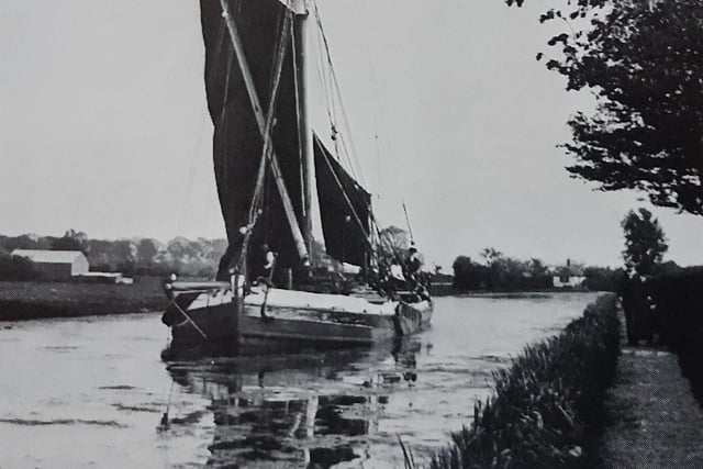 The sailing barge Fanny leaving Hunston, bound for Chichester, making full use of a favourable wind. In those days, before the First World War, the canal link Chichester to the sea.