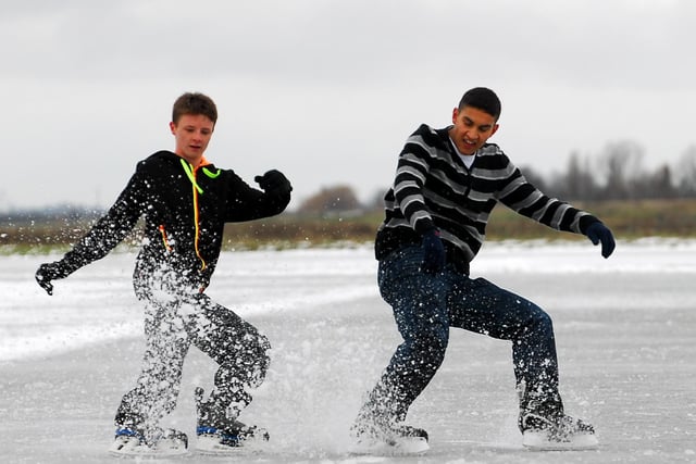 2010: Ice skating championships on Whittlesey Wash  Dale Warrener and Aidan Love