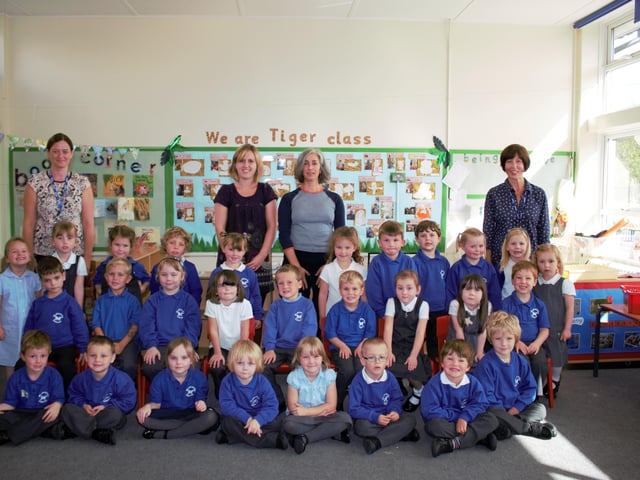 Motcombe School - Tiger Class. SUS-151021-102119001