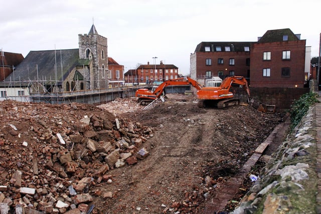 Demolition of the former Eastgate swimming pool site in 2008