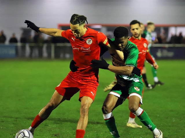 Tre Mitford holds off the challenge of Riccardo Calder