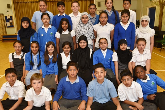 Y615 Year 6 leavers at Thorpe primary school. Mr Condon's class EMN-150907-231501009