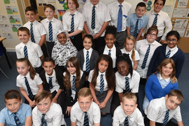 Y615 Year 6 leavers at Leighton primary school.Mr Hilton's class EMN-150907-231728009